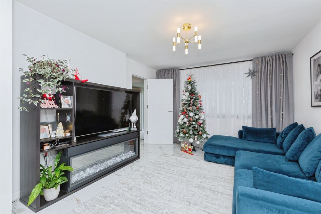 Property photo 3 of 20