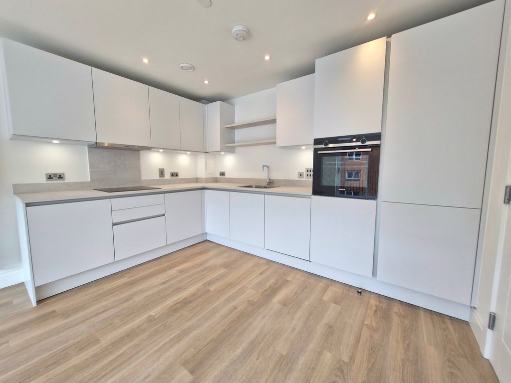 Property photo 3 of 10 Kitchen