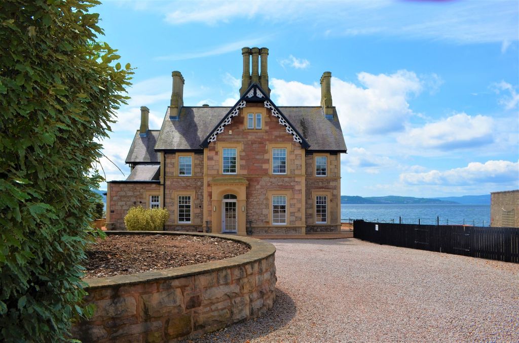 Property photo 3 of 43