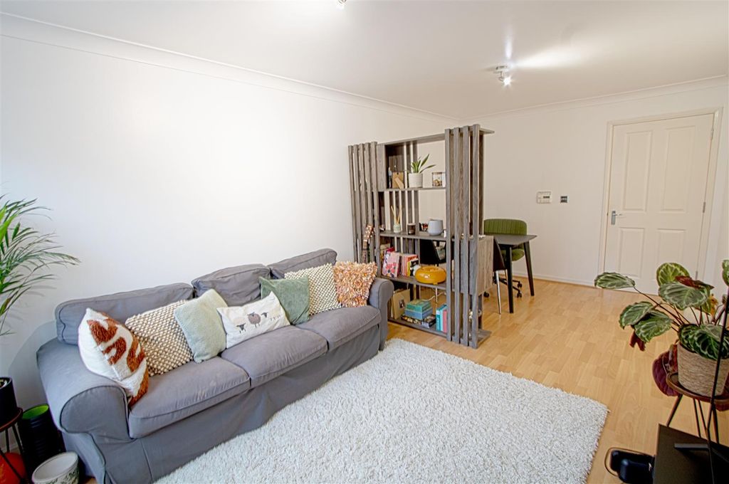 Property photo 3 of 10 Lounge 2.Jpg