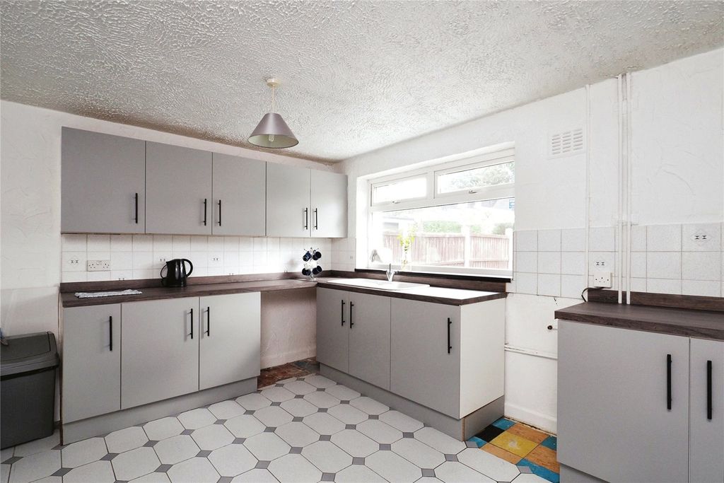 Property photo 2 of 17 Kitchen