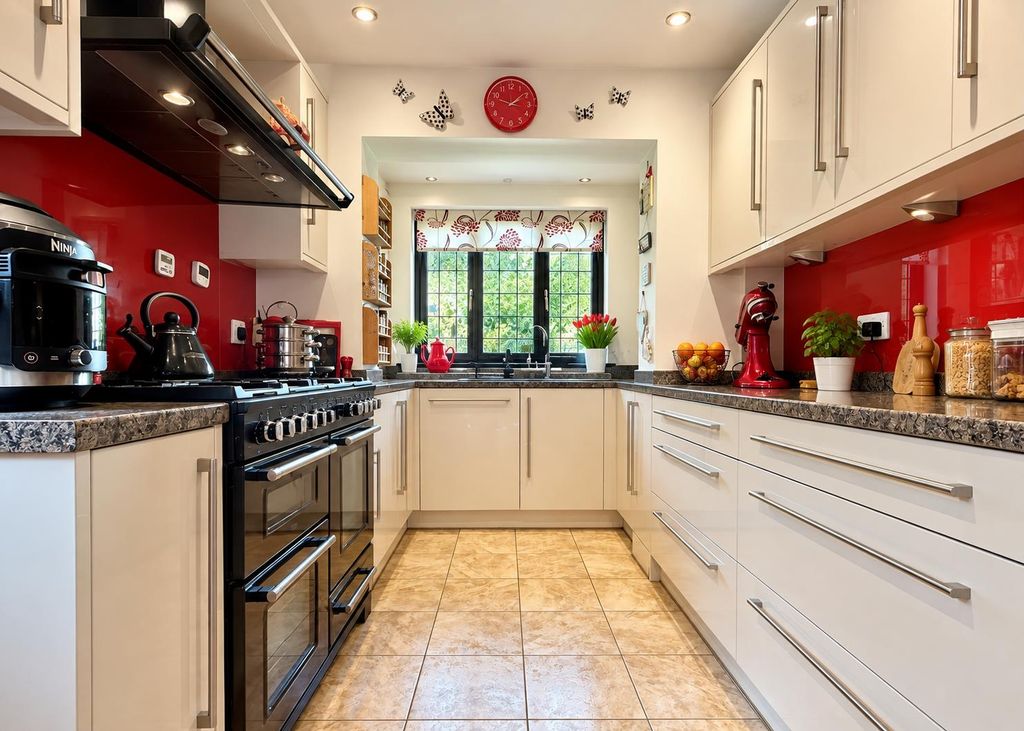 Property photo 2 of 28 1Ab2C9Bf-Ff02-4D02-8D3B-75Cee3D92121 2.Png