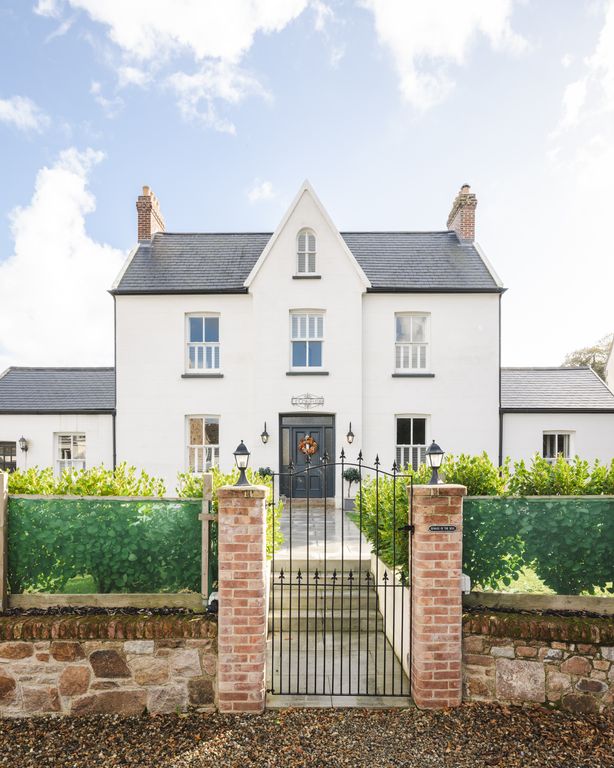 Property photo 2 of 20