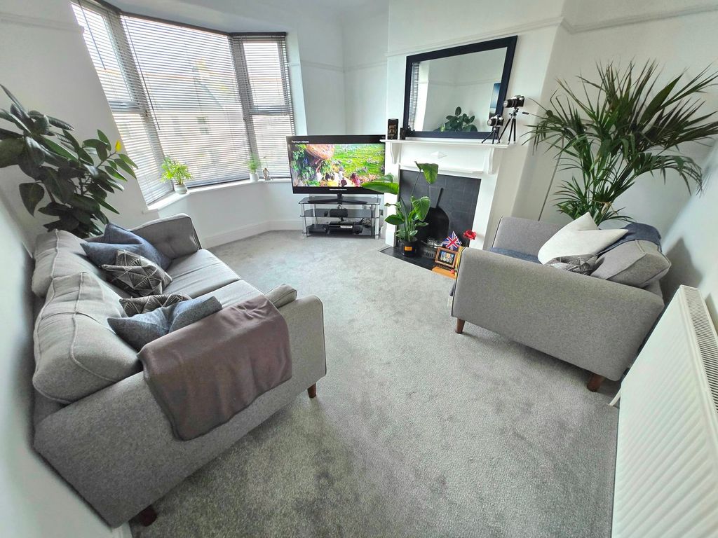 Property photo 3 of 25