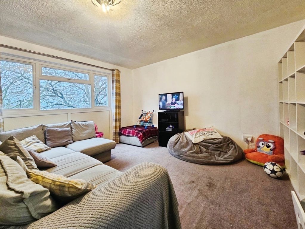 Property photo 3 of 9 Pbox-Img.Jpg