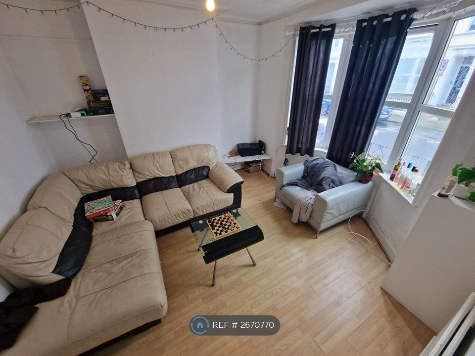 Property photo 2 of 12