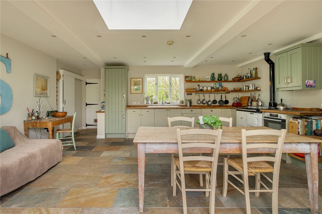 Property photo 3 of 16 Kitchen