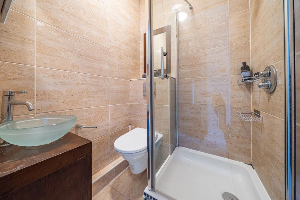 Property photo 3 of 11 Bathroom