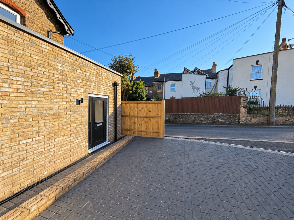 Property photo 1 of 5