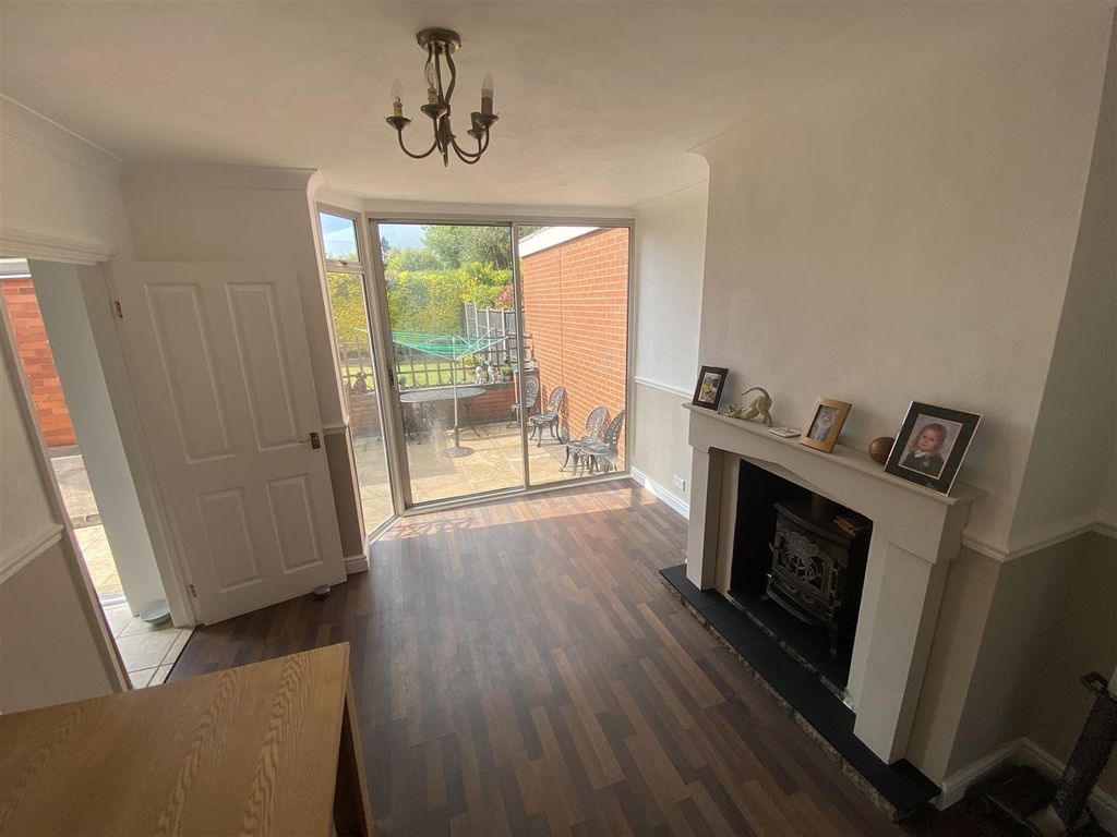 Property photo 3 of 11 Dining Room