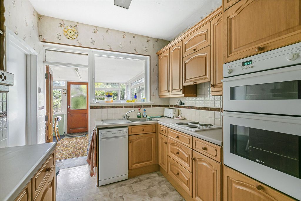 Property photo 3 of 27 Kitchen