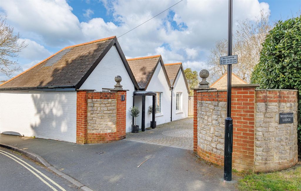 Property photo 1 of 27 Gurnard Single Storey Home