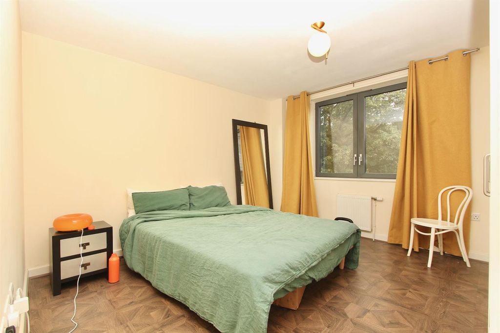 Property photo 3 of 13 Rosefield, N4