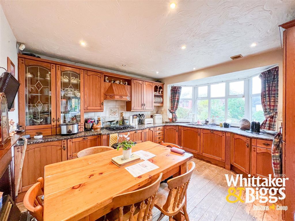Property photo 2 of 25 Breakfast Kitchen