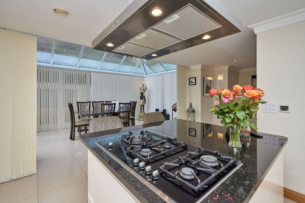 Property photo 1 of 24