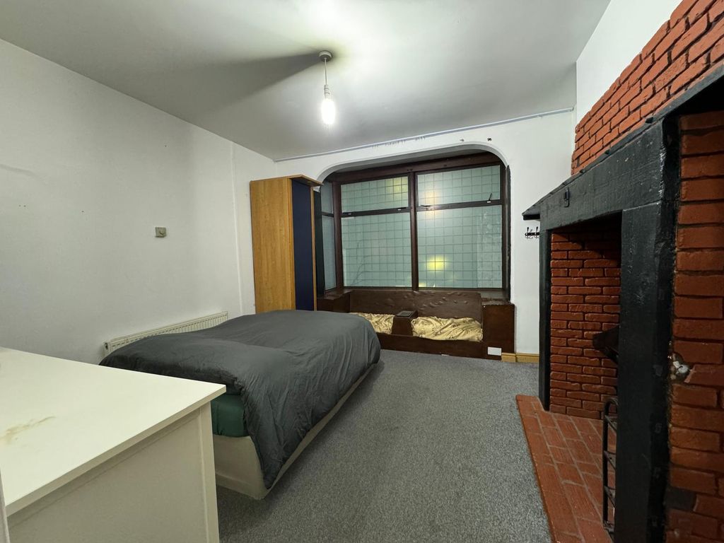 Property photo 1 of 4