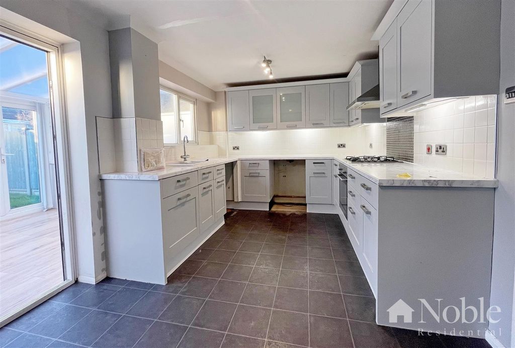 Property photo 3 of 10 Kitchen/Breakfast Room