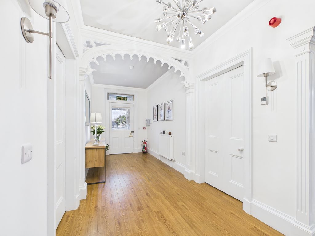 Property photo 3 of 30 Cam03185G0-Pr0125-Still006