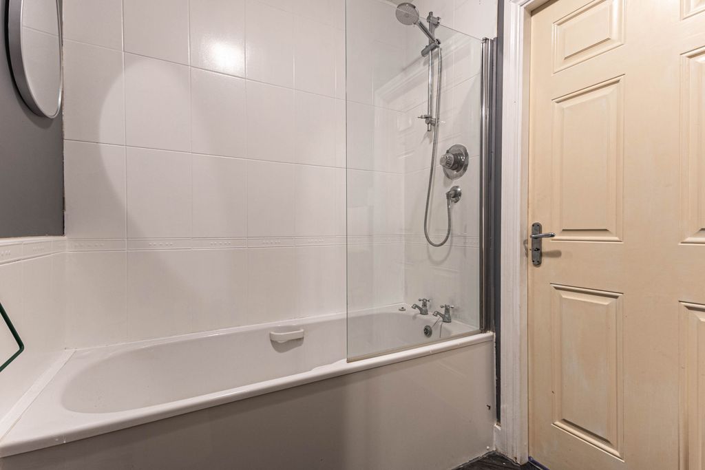 Property photo 3 of 14 Bathroom