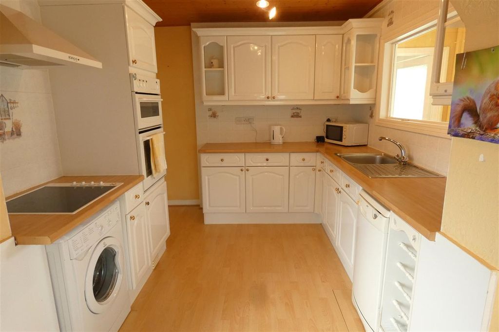 Property photo 3 of 10 Kitchen / Diner