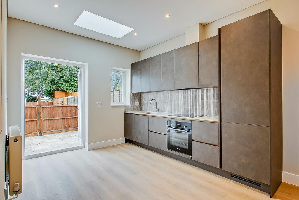 Property photo 2 of 10 Kitchen