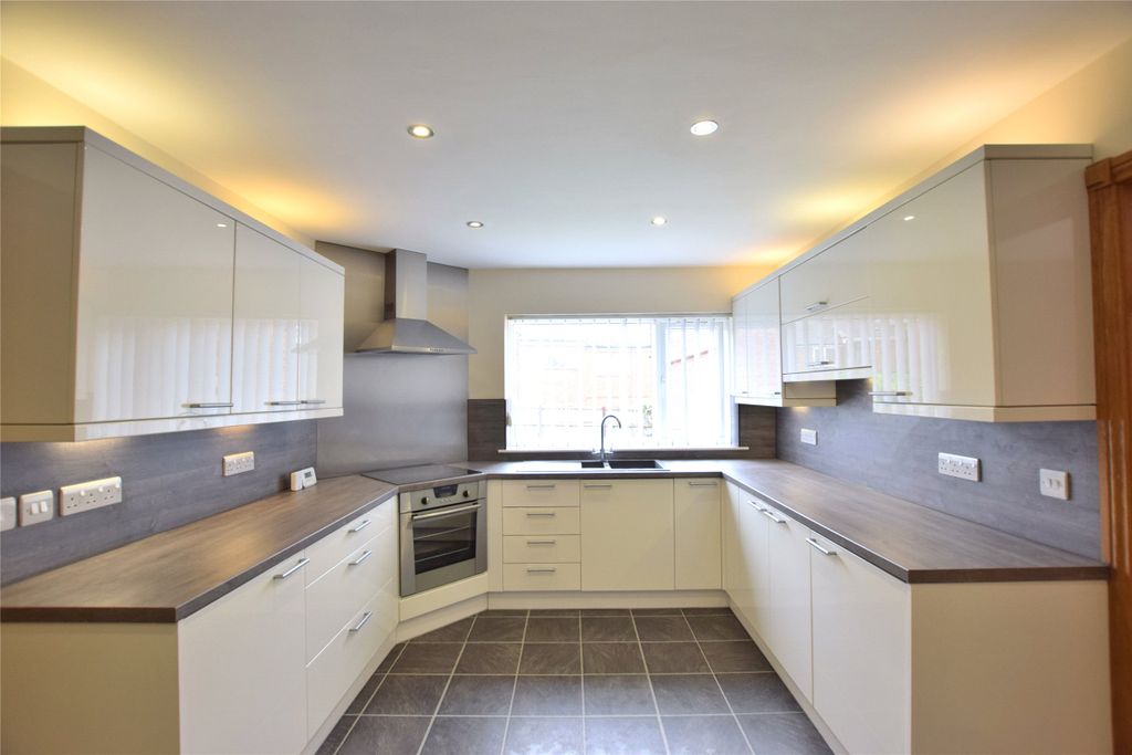 Property photo 2 of 17 Kitchen