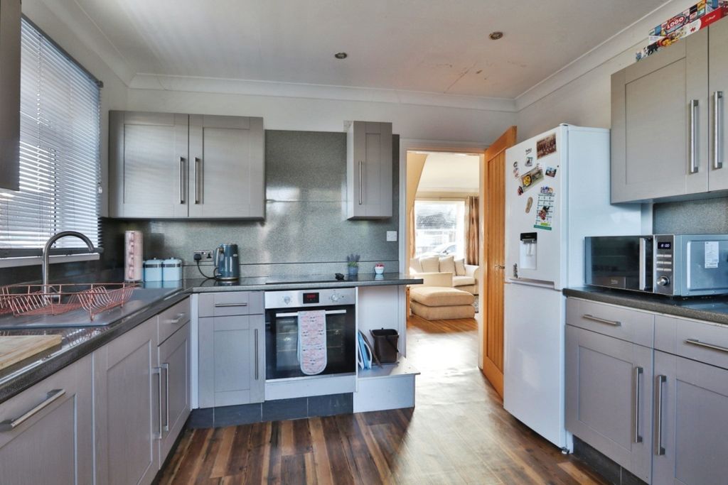 Property photo 3 of 12 3832529