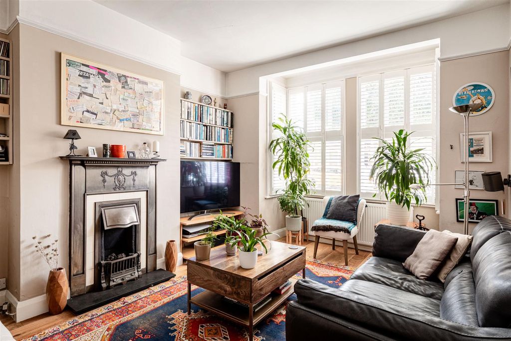 Property photo 3 of 15 Blandford Road-12.Jpg
