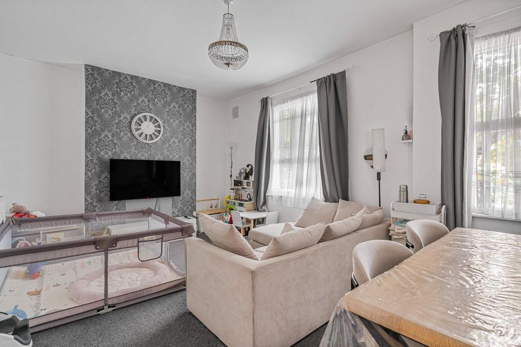 Property photo 2 of 16 13_61293.Jpg