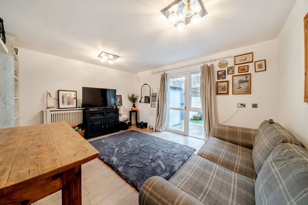 Property photo 1 of 13 1534456-16-6Adb38...