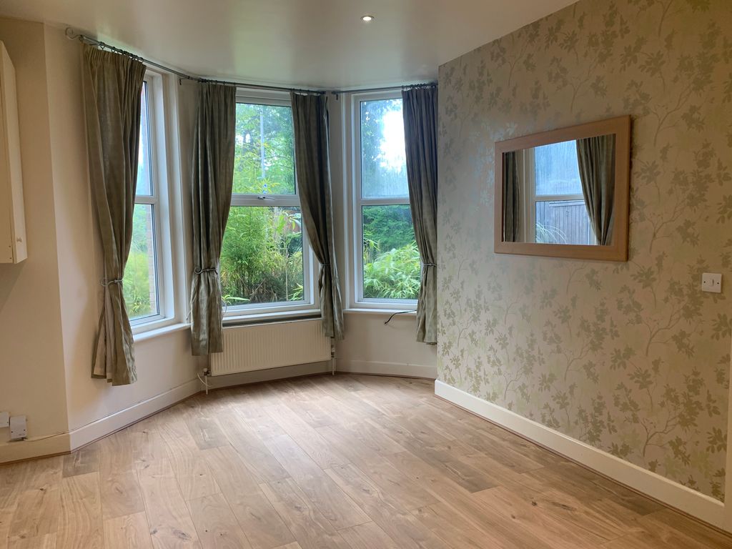 Property photo 2 of 8 Lounge