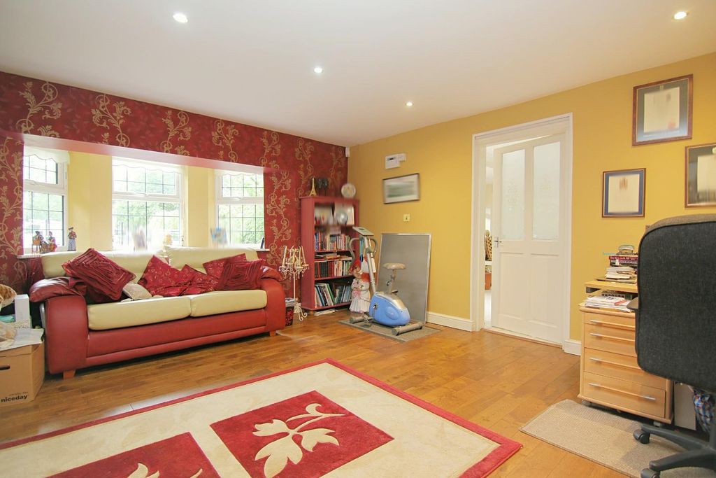 Additional image 12 of 5 bed detached house for saleSycamore Chase, Pudsey LS28