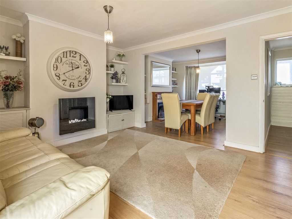 Property photo 2 of 19 67 Pavilion Road-001.Jpg