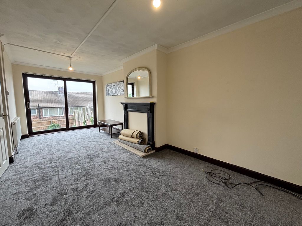 Property photo 2 of 14 Open Plan Lounge