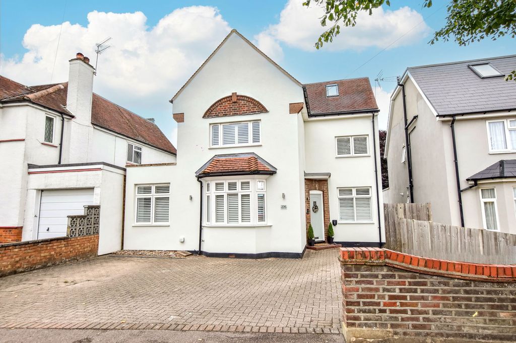 Property photo 2 of 25