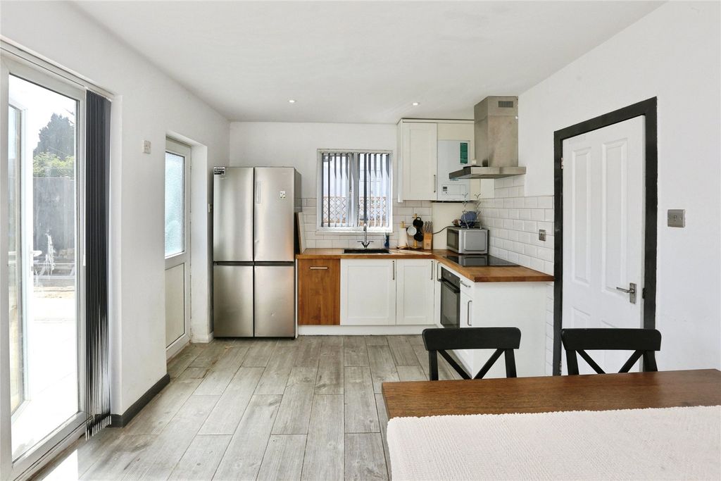 Property photo 3 of 15 Picture No. 21