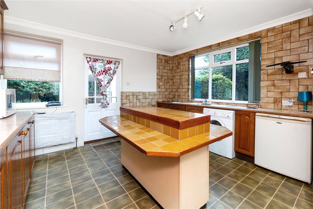 Property photo 3 of 25 Kitchen