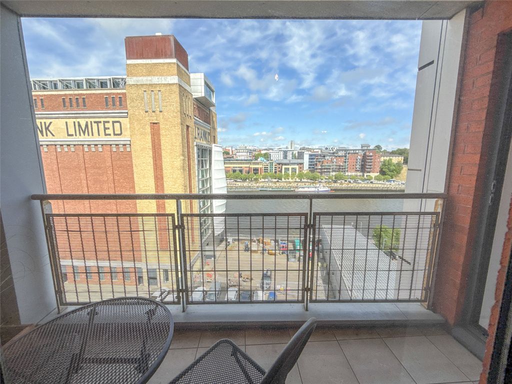 Property photo 2 of 22 Balcony