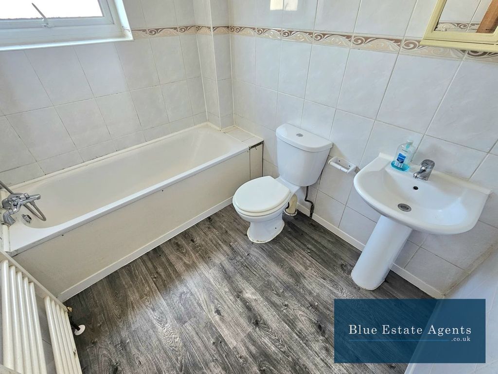 Property photo 3 of 6 Bathroom