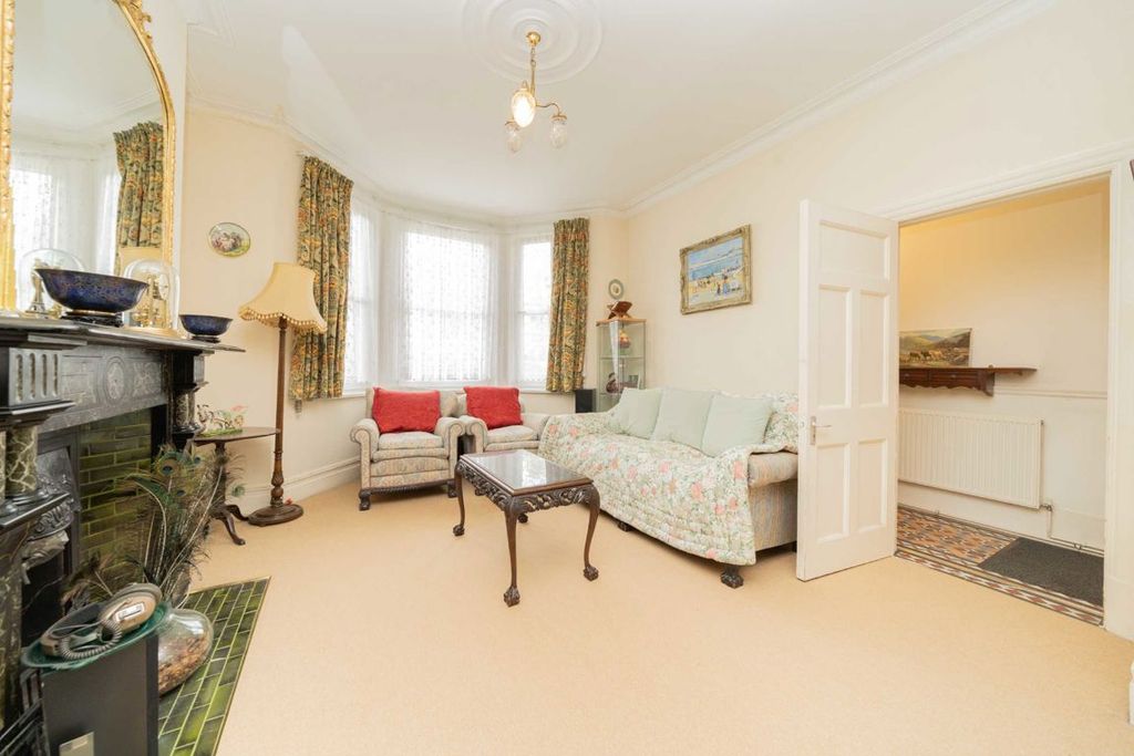 Property photo 2 of 11