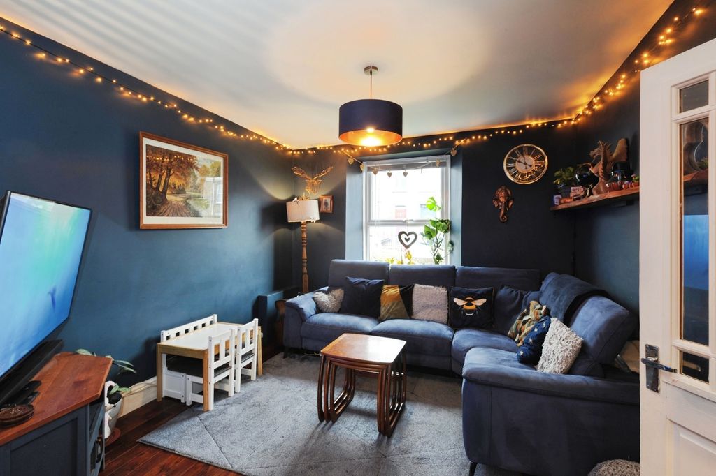 Property photo 2 of 11 Pbox-Img.Jpg