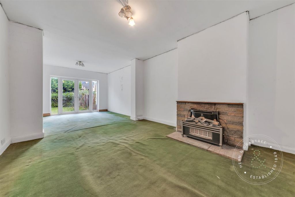 Property photo 3 of 33 Gilian-Road-17.Jpg