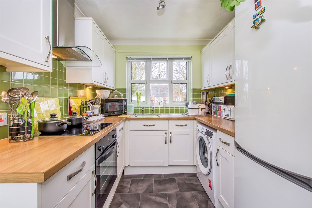 Property photo 3 of 11