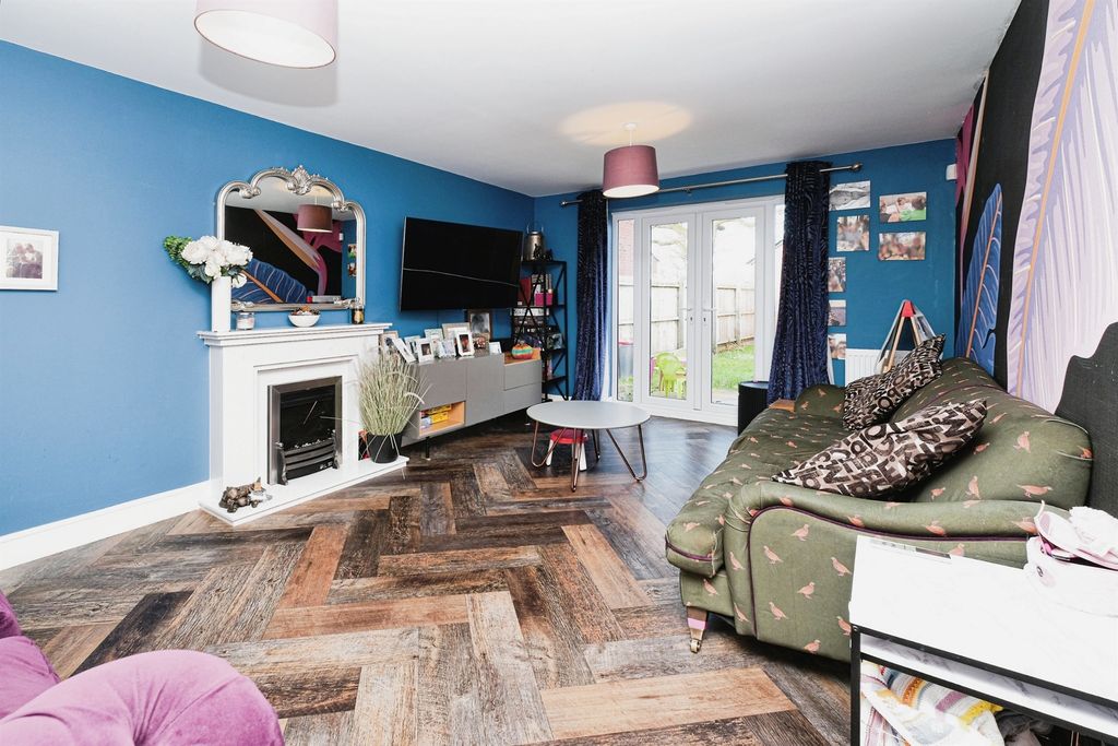 Property photo 2 of 17