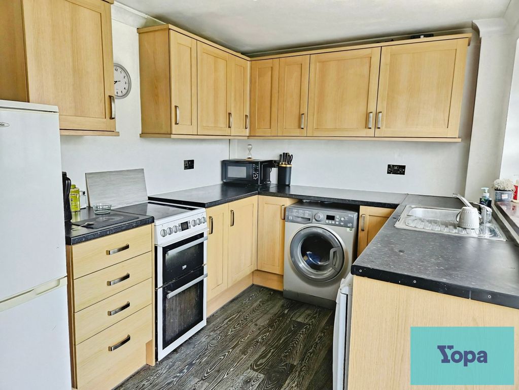 Property photo 3 of 18 Breakfast Kitchen