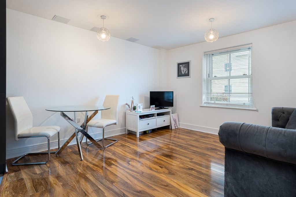 Property photo 2 of 21