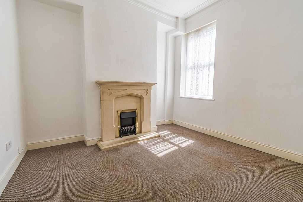 Property photo 3 of 29 Sitting Room