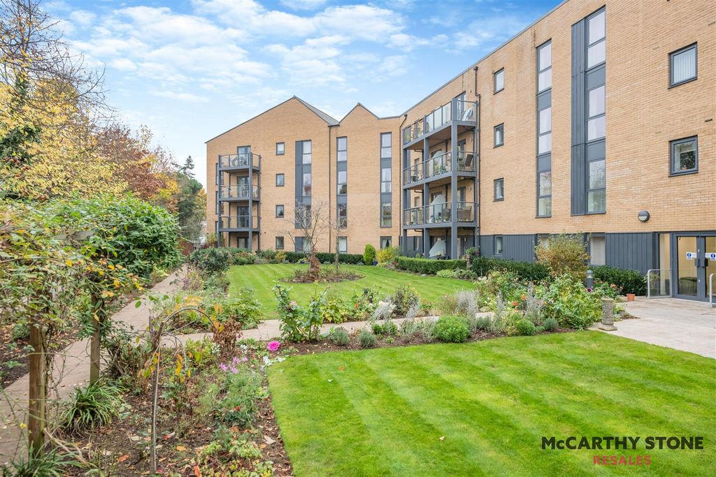 Property photo 2 of 10 8627937-Exterior03.Jpg