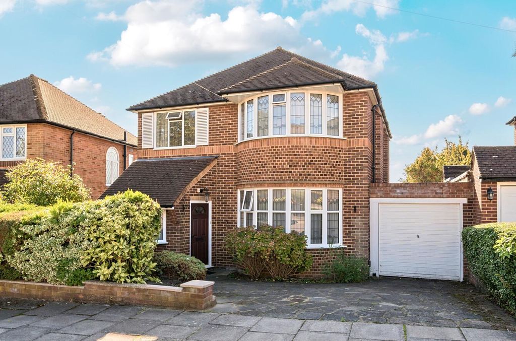 Property photo 1 of 12 1356455-1-68cd2c40Bb873.Jpg