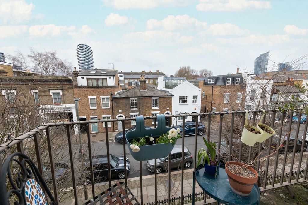 Property photo 2 of 11 8